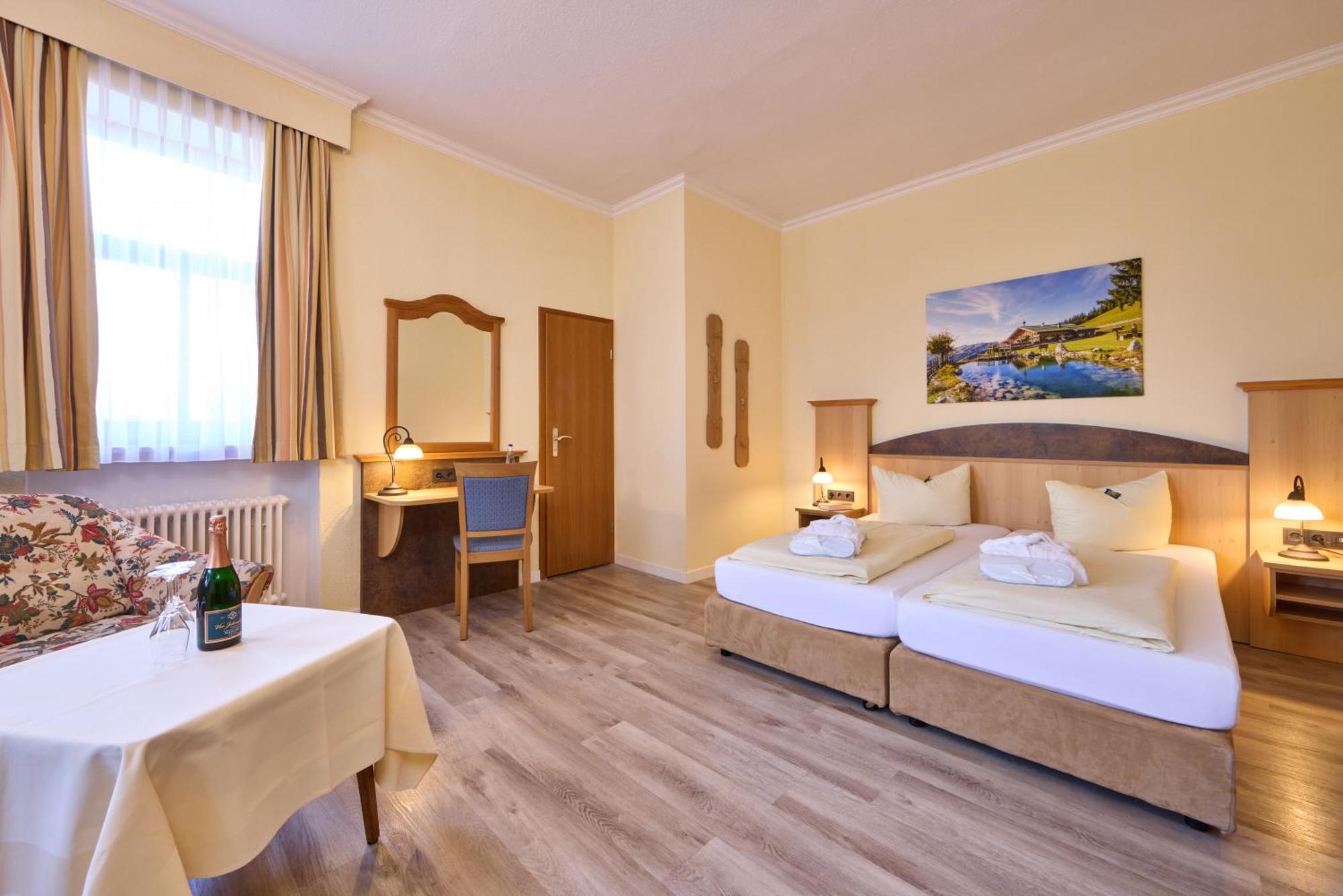 Hotel Vier Jahreszeiten Garmisch-Partenkirchen Exterior foto